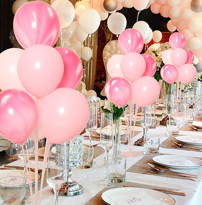 Cómo usar globos como decoración de mesa